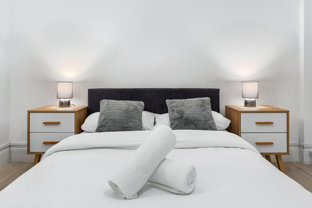 Holiday Home Near Kings Cross Sleep 12 Sp7 Londen Buitenkant foto